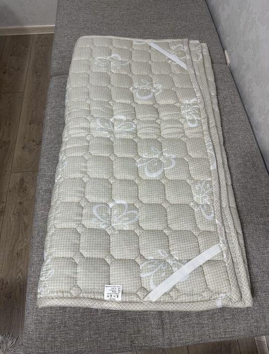 Продам наматрасник новый 160-200
