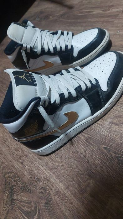 Jordan 1 Patent Black White Gold