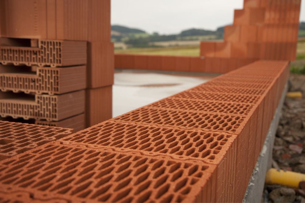 Executam case la rosu ( super preturi )