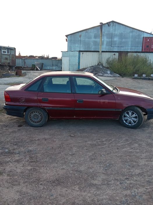 Продаю Опель Астра ф 1.8
