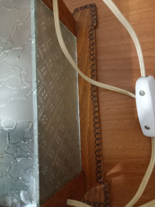 Стара дървена лампа