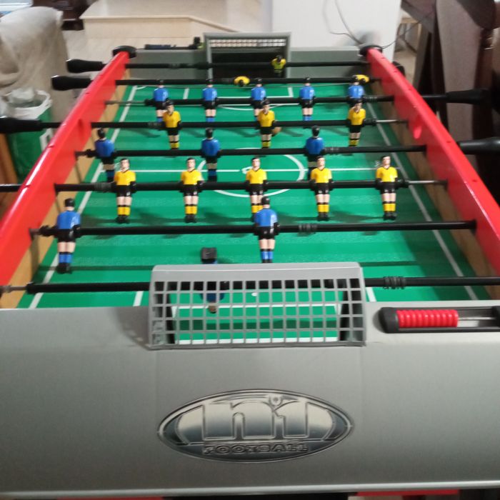 Vând masă fotbal