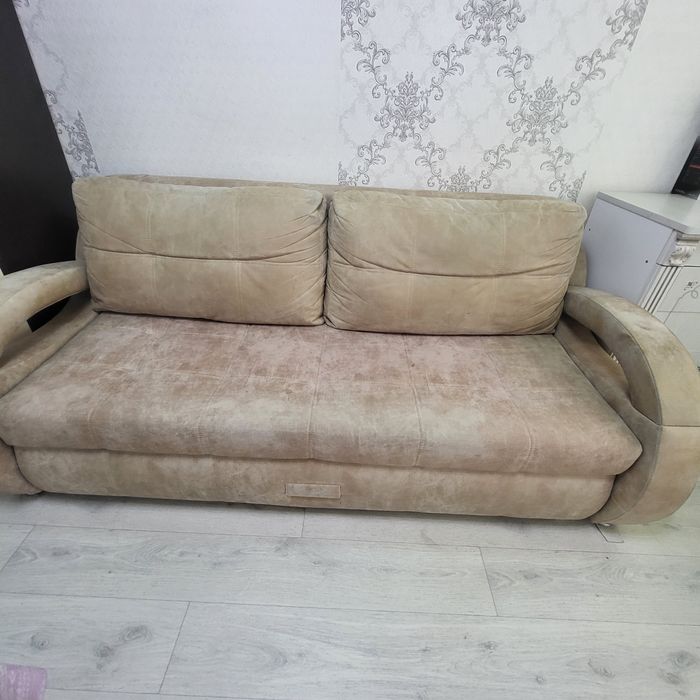 Продам диван в очень хорошем состоянии без всяких дефектов.