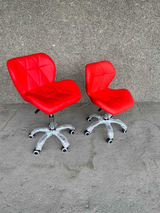 Кресло на колесиках "ракушка"