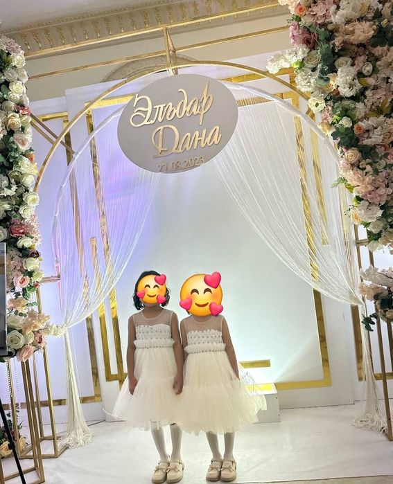 Санта, қоян, ақ көйлектер. Прокатқа беріледі.