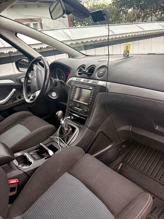 Vând Ford S-Max 2013