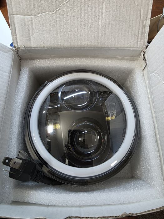 5,75" инча, 14,3 см LED мотоциклетен фар Angel Eye за Harley Davidson