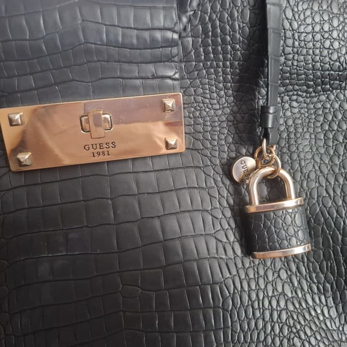 Vand Geanta Guess originala