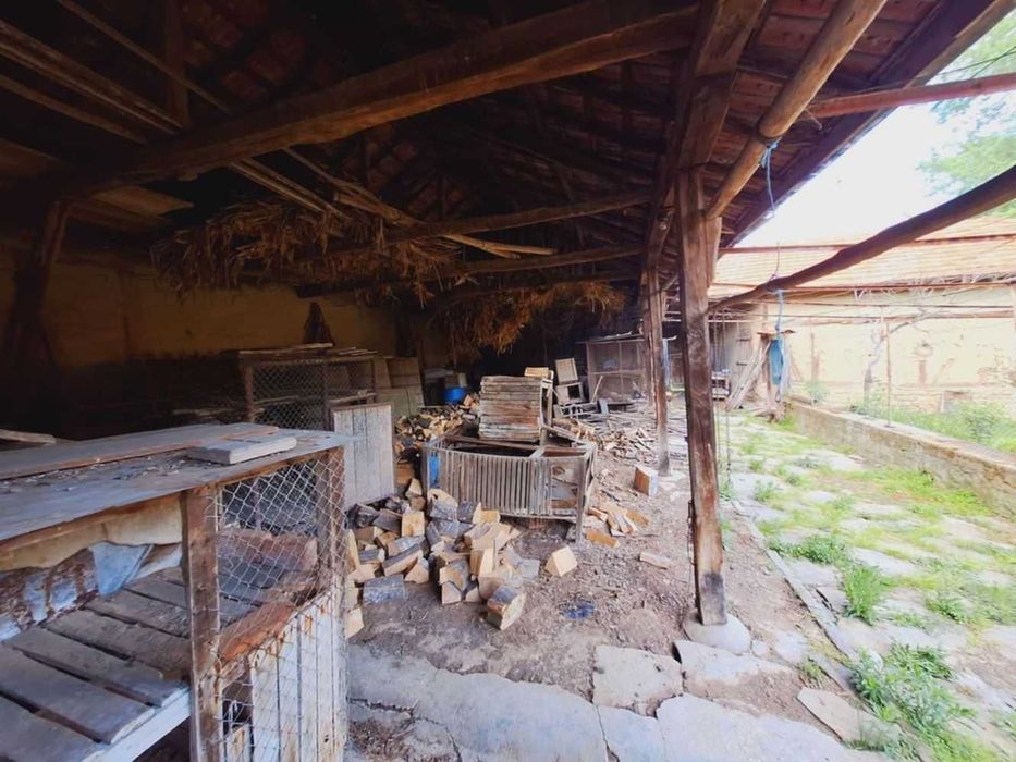 Къща с голям двор в село Плаково