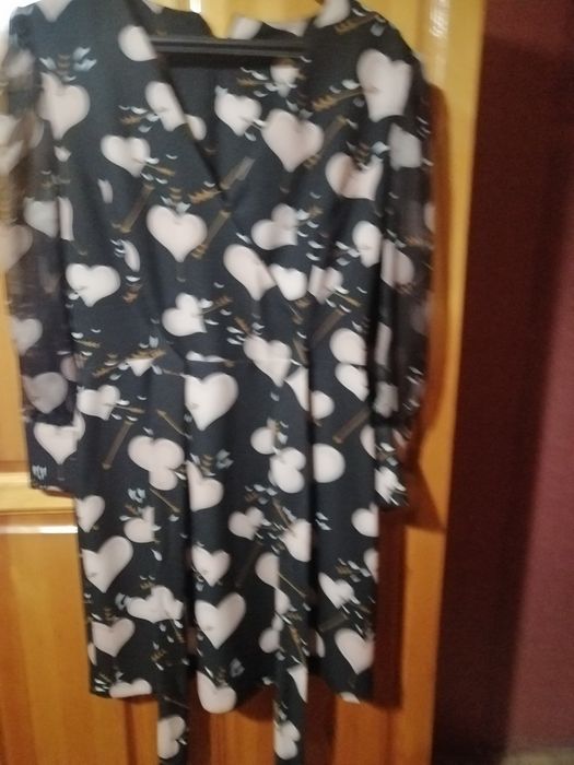 Рокля с шифон ръкави