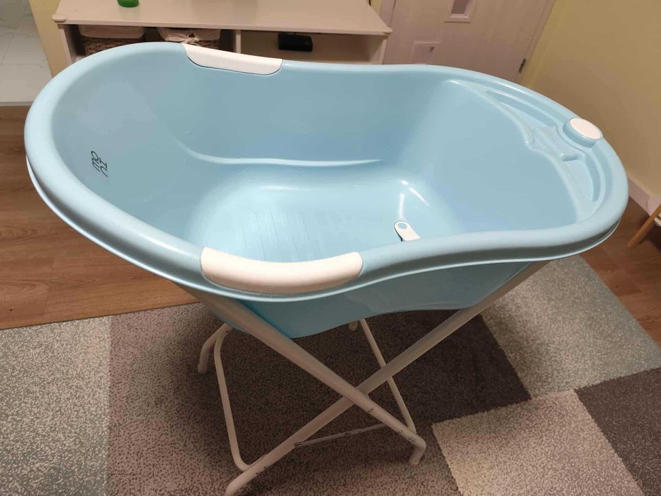 Детска вана със стойка