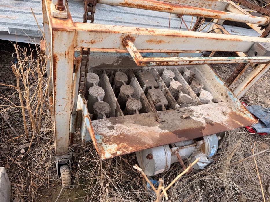 Бетономешалка и станок для кирпичей