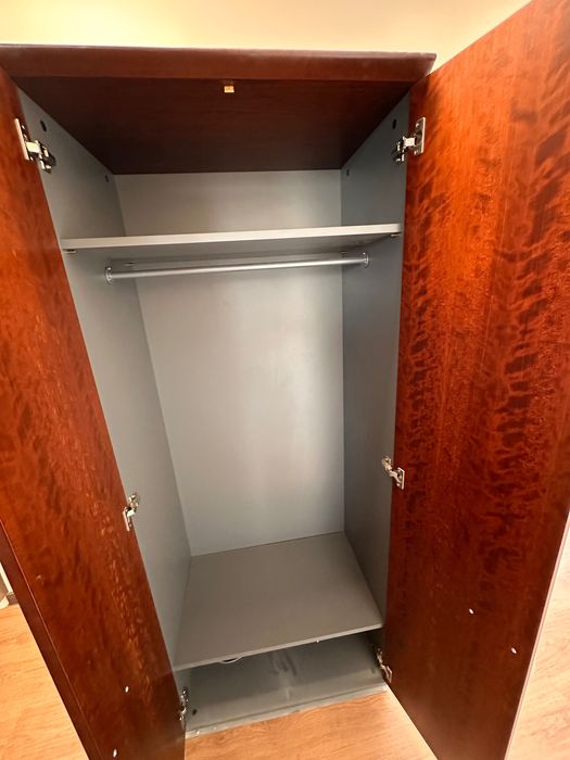 Двукрилен гардероб