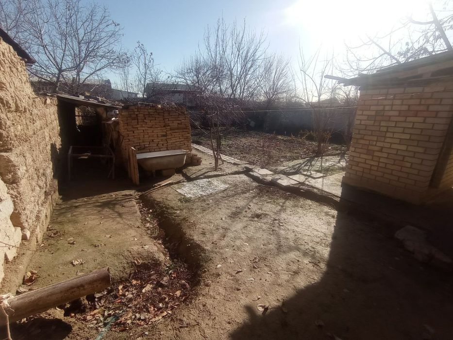 Uchastka 5 sotk quruq yer