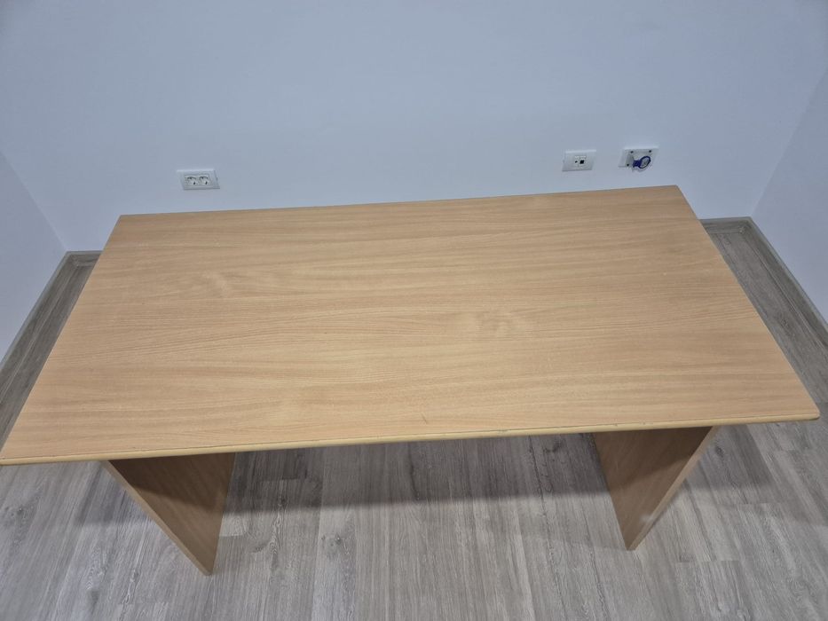 Birou, Masă de lucru solida