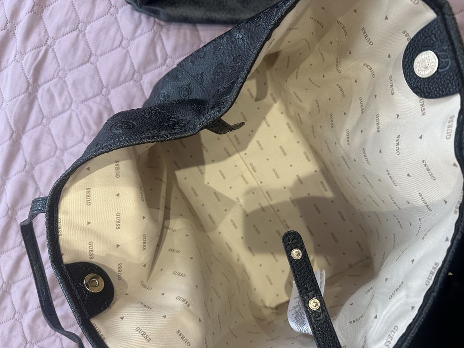 Голяма черна чанта Guess