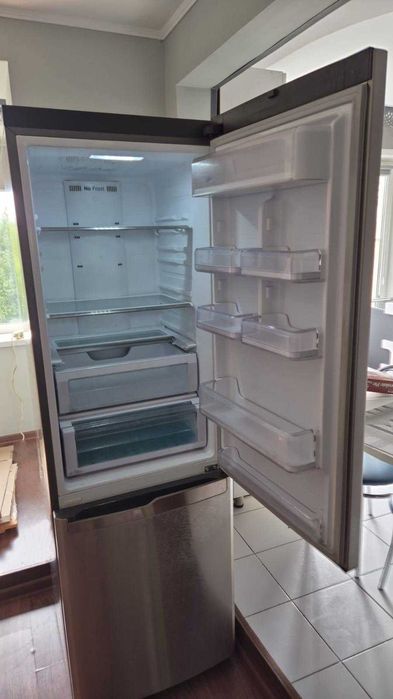 Холодильник двухкамерный Samsung RL-52TEBX4