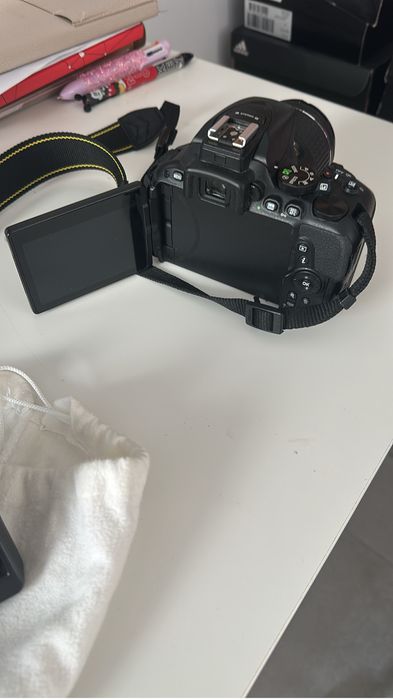 Nikon DSLR D5500 + Obiectiv 18-55 VR +Card 32GB + Geanta