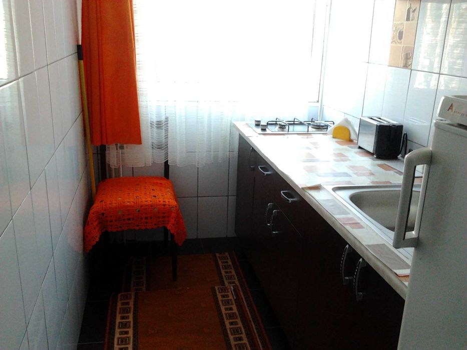 Inchiriere apartament 2 camere Razboieni - linga Politie