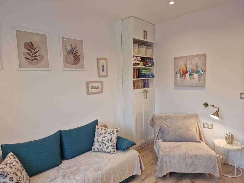 Дава се под наем Тристаен апартамент в Бургас, Център - 88 кв.м за 1785 € - Снимка #3