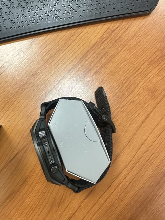 Продам часы новые Garmin