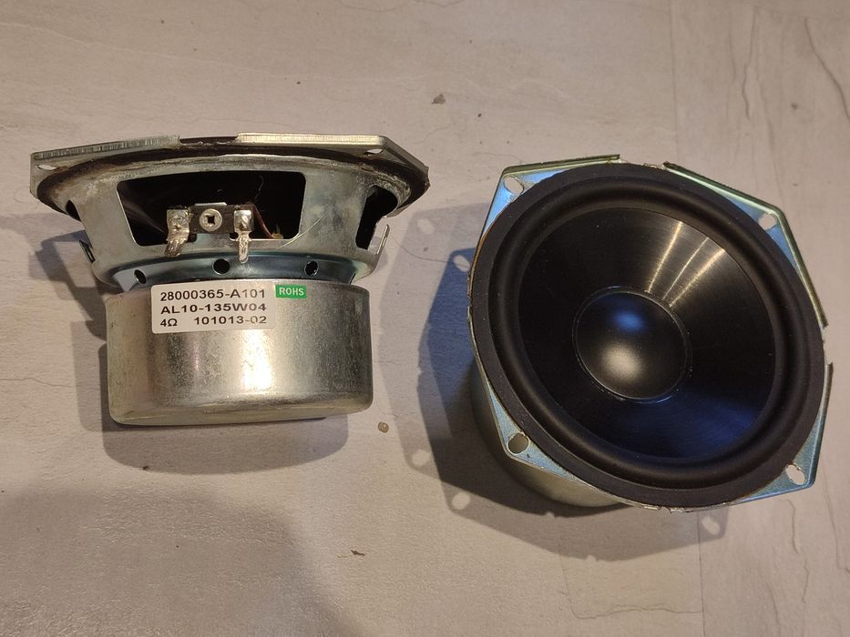 Difuzoare audio sunet medii bas tweetere