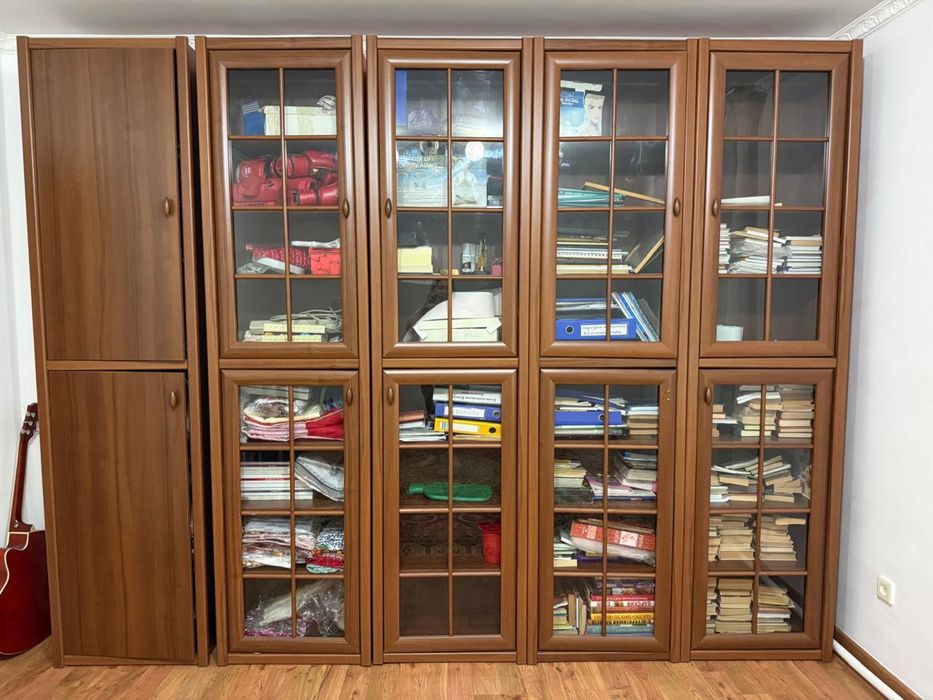 Книжный шкаф
