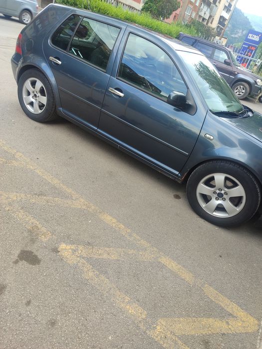 Продавам Голф 4 2.3 v5