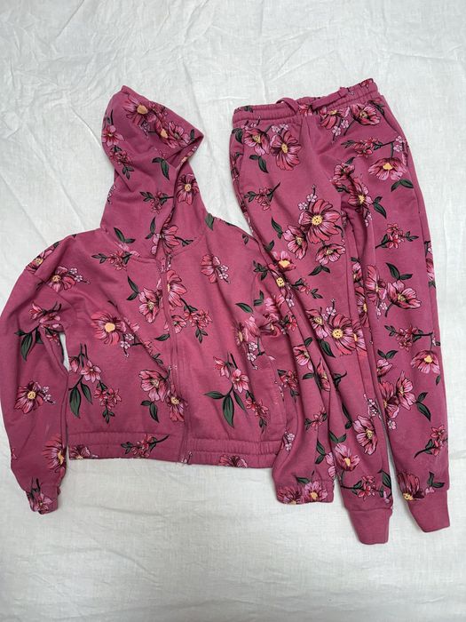 Lot hăinuțe fetițe – veste blanita  + vestă 2 fețe + trening floral