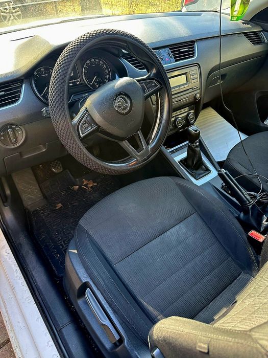 Vând urgent autoturism skoda!!!