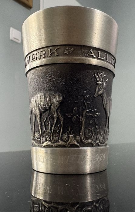 Винтидж немска калаен чаша в Рустик стил, с мотив лов/елен