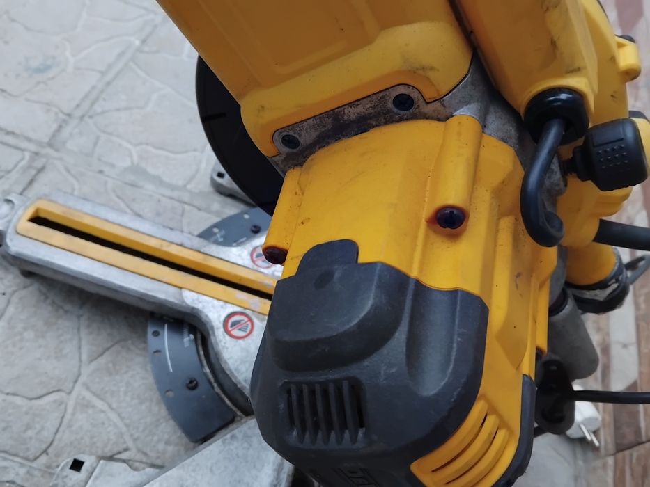Цирколяр De Walt dws774 със режещ плот 40ст