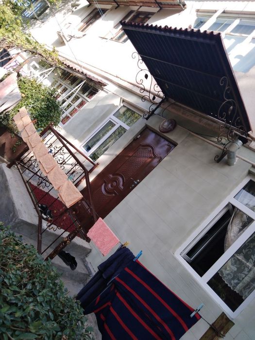 Срочна 1 этаж 2 хона квартира сотилади