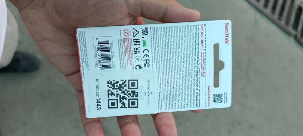 256 GB SanDisk fleshka