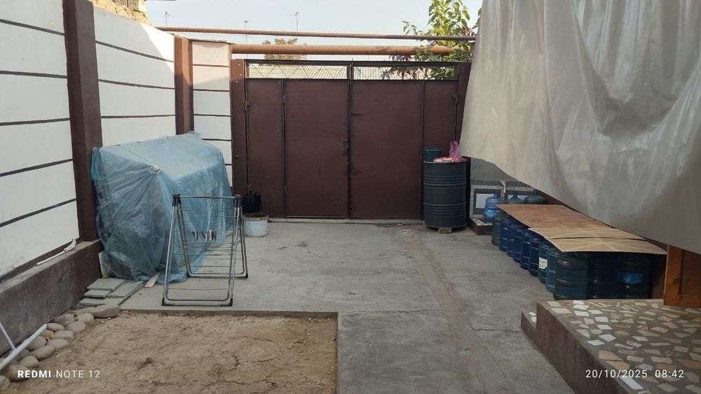 Toshkent tumani Oqtom MFYda 3 xonali hovli uy sotiladi