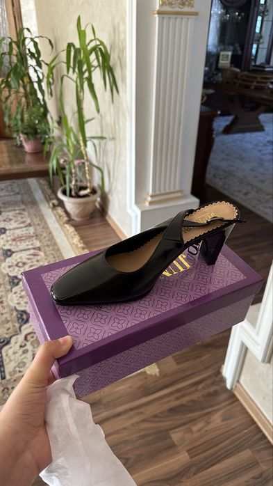 Продается туфли черные размер 38