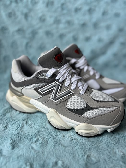 Adidasi New Balance 9060