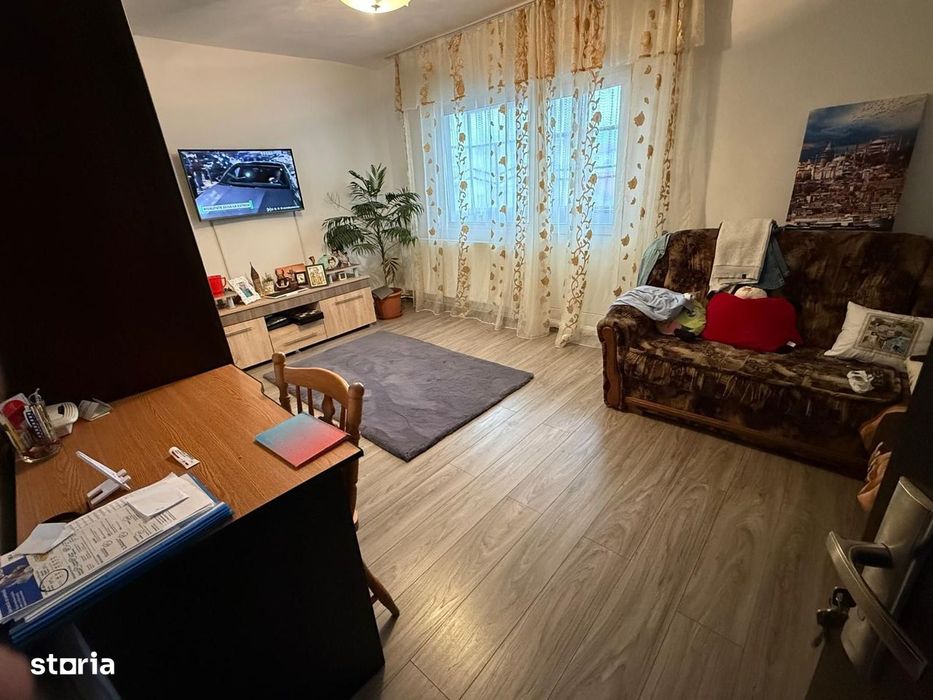 Apartament 2 camere, Rovinari zona Penny