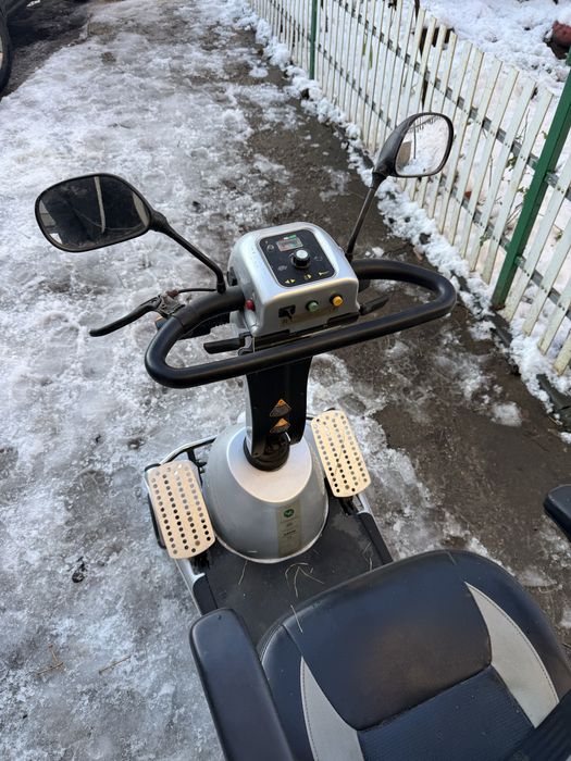 Инвалидна електрическа количка