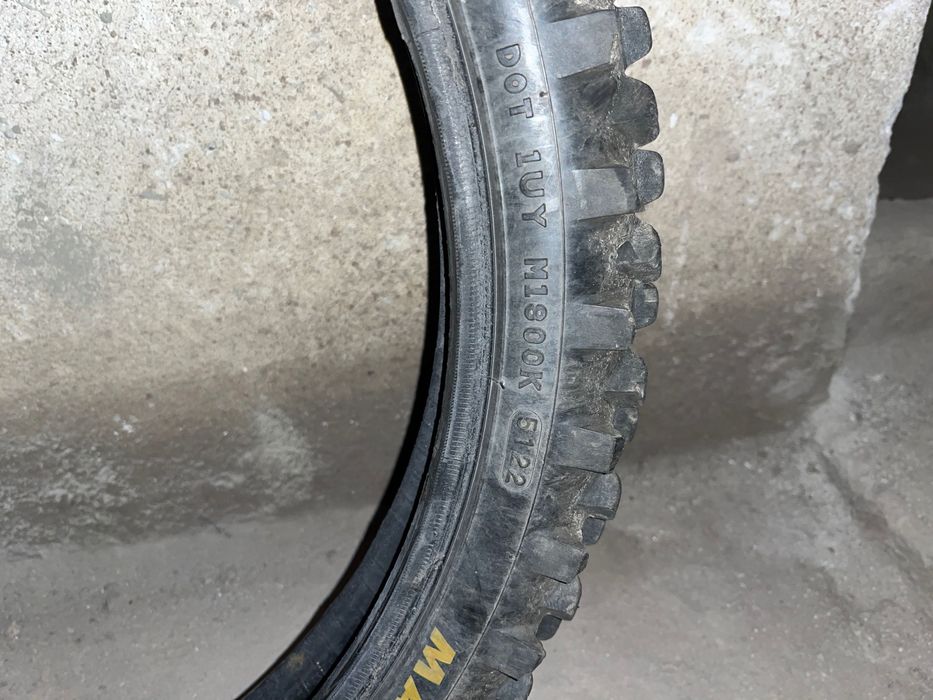 СПЕШНО гума за мотор (предна)