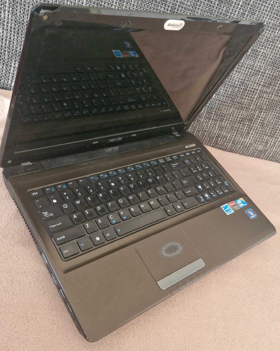 Laptop ASUS X52JU | Intel Core i3 | 4 GB RAM | HDD 500 GB | 15.6" | Funcțional | Pentru office / piese