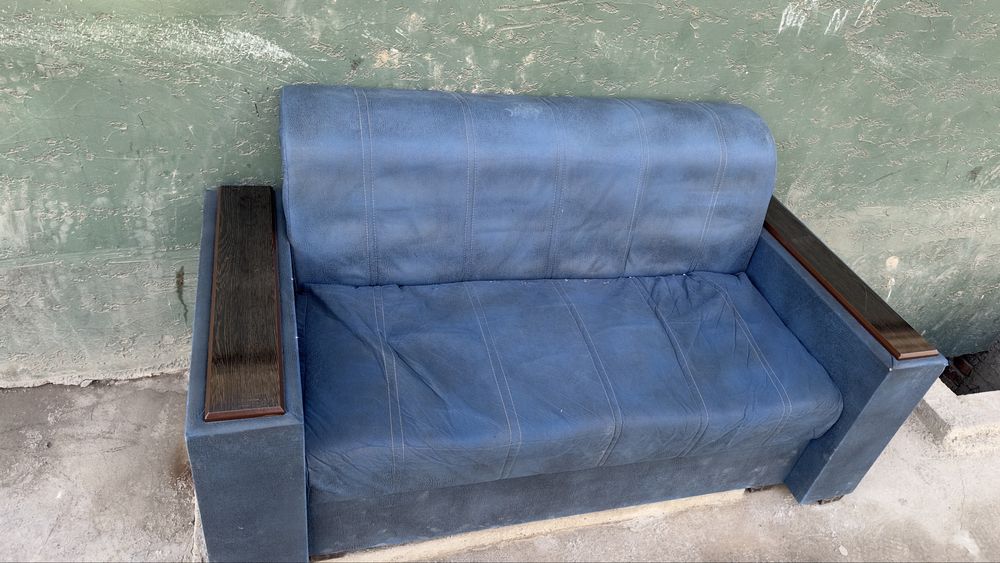 Divan kreslo sotiladi uzunligi 1.75