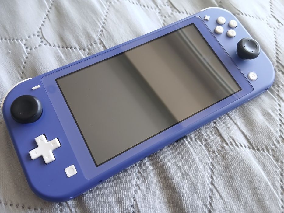 Nintendo Switch Lite + аксесоари
