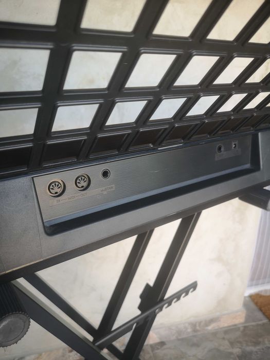 Orgă Yamaha PSR-175 + stativ metalic – stare foarte bună