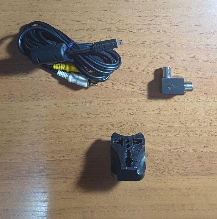 Аудио кабель,USB кабели,адаптеры,один разветвитель LG и переходник