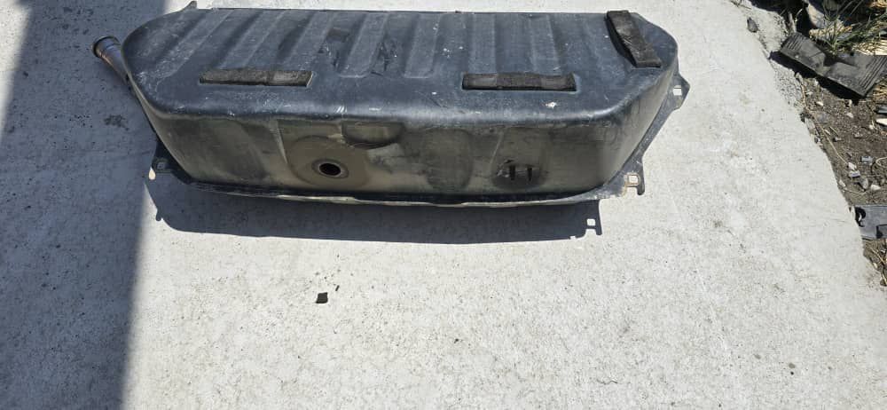 W124 benzin bak  75-1 млн   185-1.1 млн