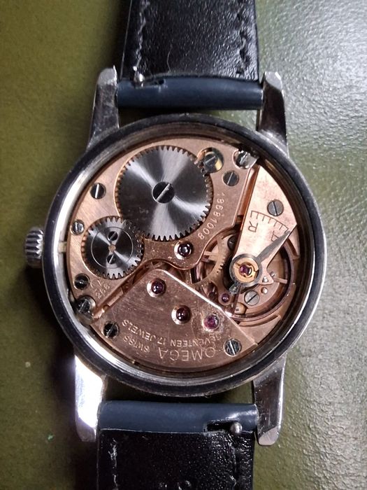 Omega Seamaster
Diematrul: 35 mm fara