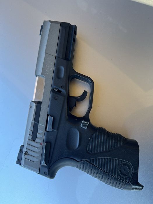 Airsoft m4 colt and taurus 24/7 g2