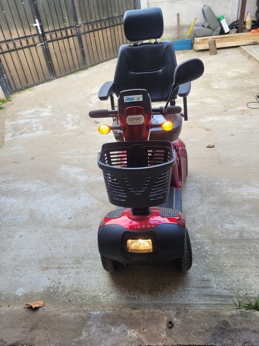 Scuter carut electric pentru persoane cu dizabilități
