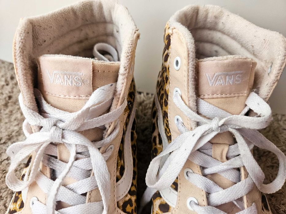 Запазени Vans кецове, номер 37!